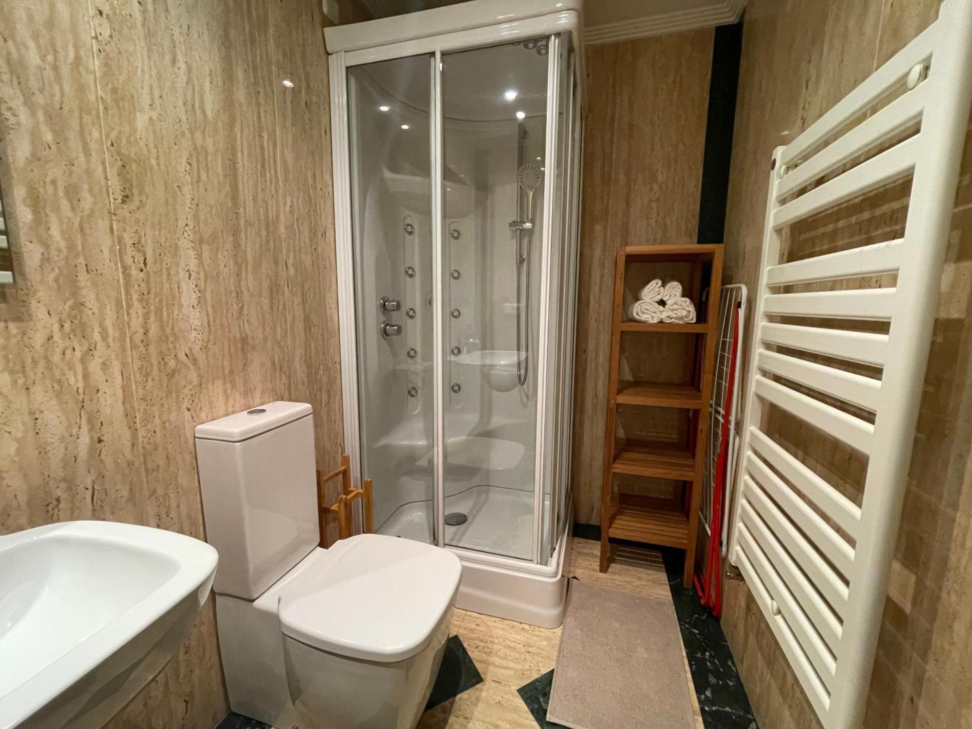Burgo Atuaire Home Vivienda A Luminosa Parking Incluido En Plena Calle Comercial מראה חיצוני תמונה